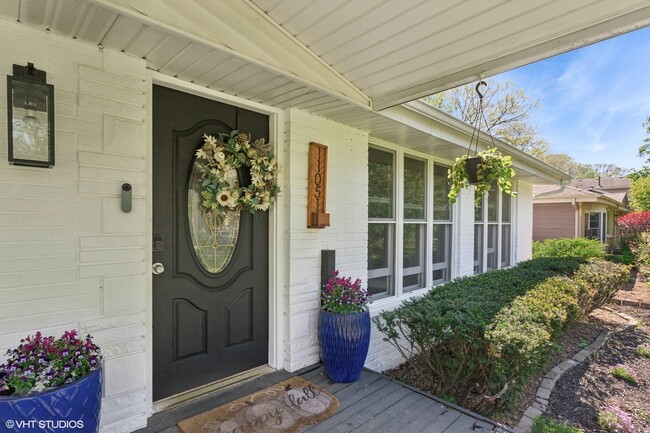 Building Photo - 11051 Elmwood Ct