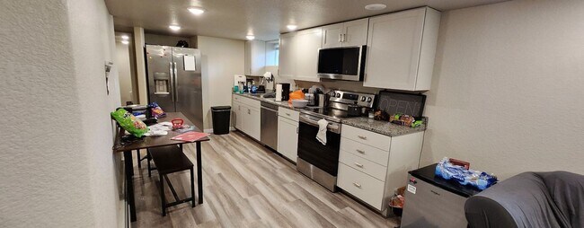 Foto del edificio - 3-Bed, 2-Bath Beauty in a Can’t-Miss Locat...