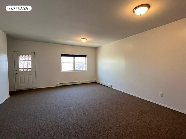 Building Photo - 696 Jerome St