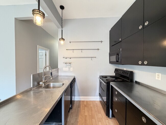 Building Photo - 2040 W 19th St