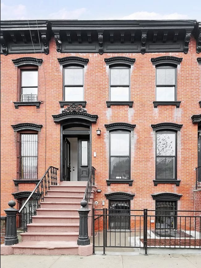 Building - 436 Pulaski St