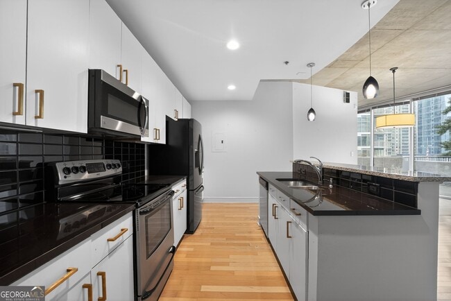 Foto del edificio - 950 W Peachtree St NW