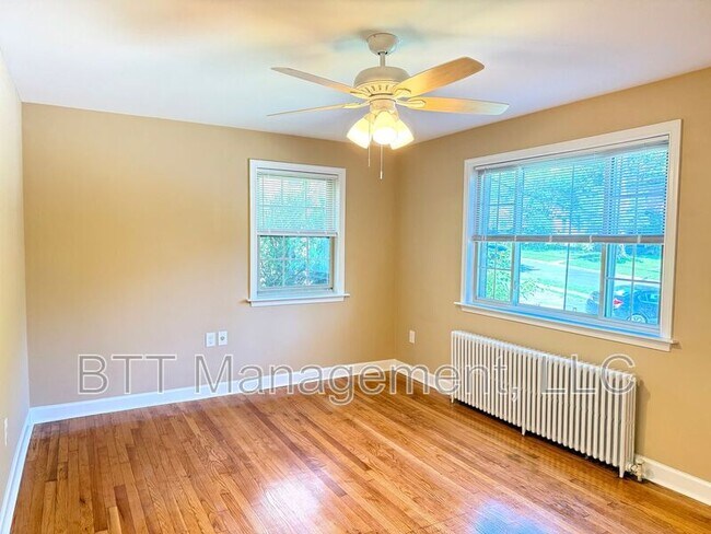 Foto del edificio - 8712 Bradford Rd