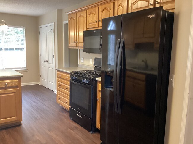 Building Photo - 154 Jamestown Dr