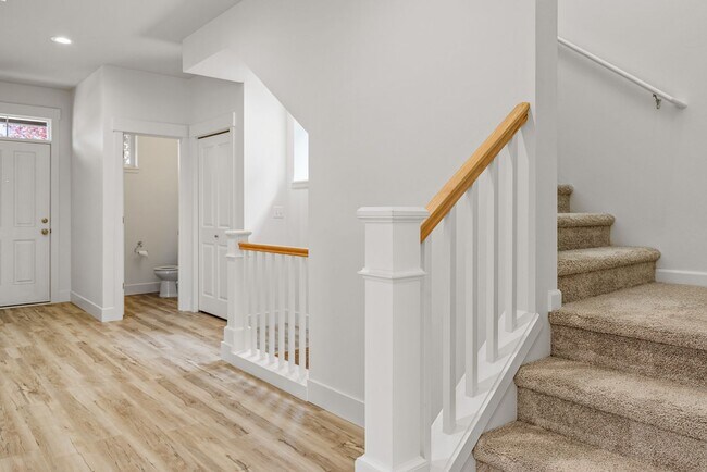 Foto del edificio - Immediately available 4-bedroom 3.5 bath