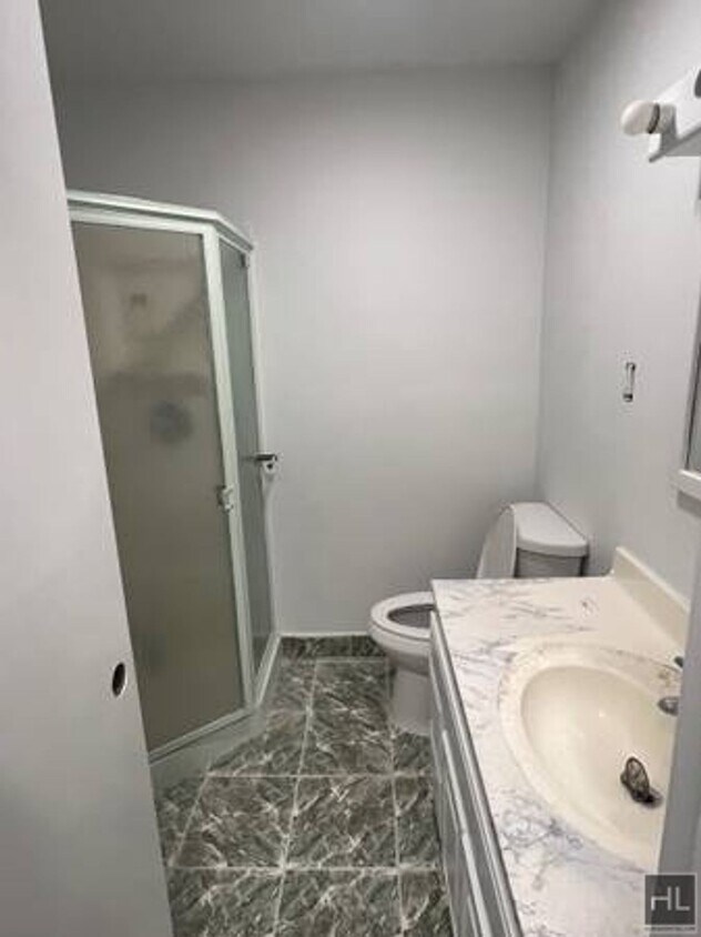 Foto del edificio - Incredible 3 Bedroom 118 STREET