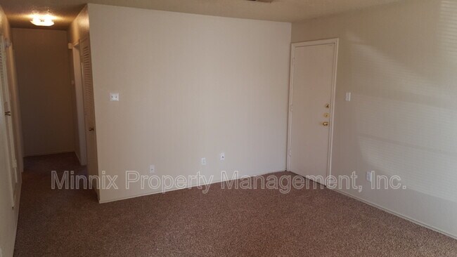 Foto del edificio - 9612 Elmwood Ave