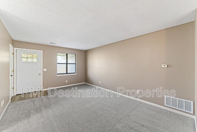 Foto del edificio - 8600 Kill Creek Rd