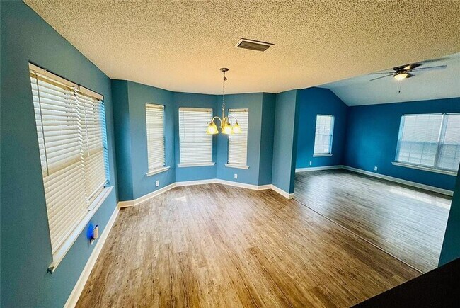 Building Photo - 312 Maple St