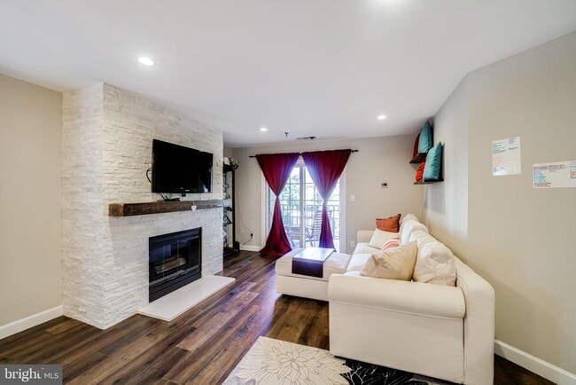 Foto del edificio - 1100 Quaker Hill Dr