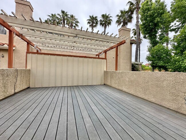 Foto del edificio - Desirable Tri-level Townhome in Carlsbad!