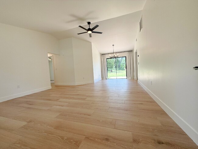 Foto del edificio - 3278 E Crown Dr