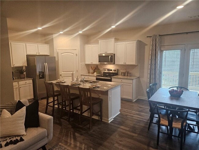 Building Photo - 332 Stoneybrook Dr