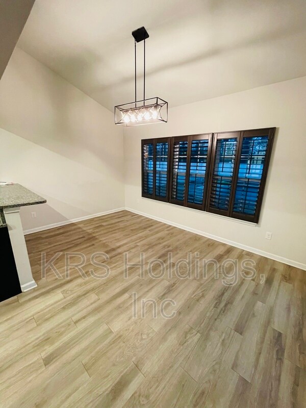 Building Photo - 612 Combs Ln