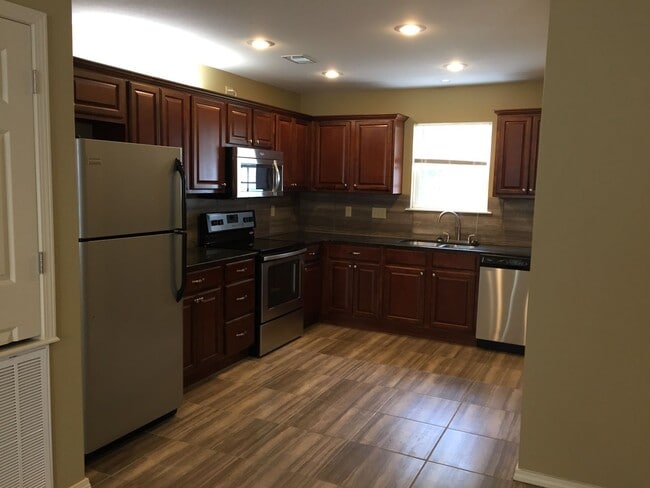 Building Photo - 209 N Independence Ave