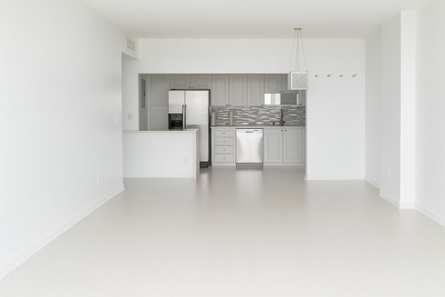 Living Rooom - 19390 Collins Ave