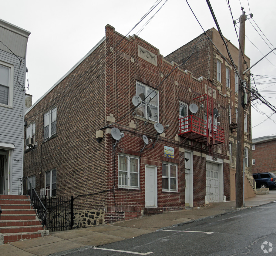 Building Photo - 1204 43rd St