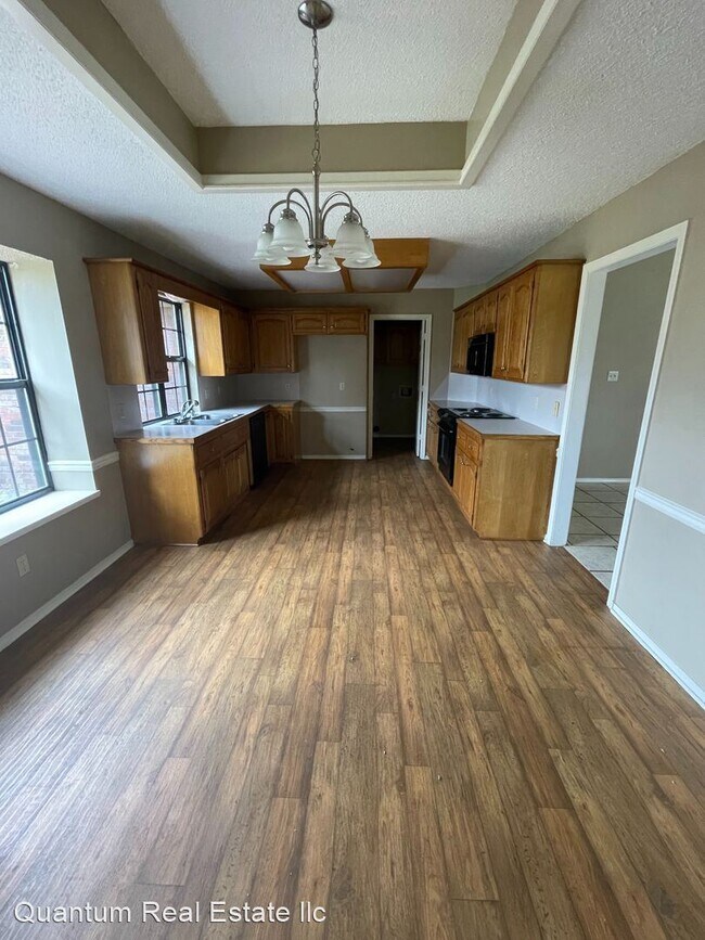 Building Photo - 3 br, 2 bath House - 1806 Oakview Drive
