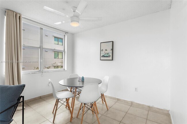Building Photo - 9440 W Bay Harbor Dr