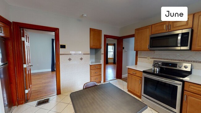 Building Photo - ROOM ONLY in 4-bed/1.0-bath Home