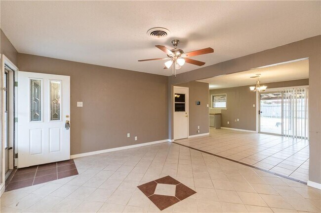 Building Photo - 1318 Nile Dr
