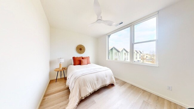 Building Photo - Professional Co-Living - Master Room Renta...