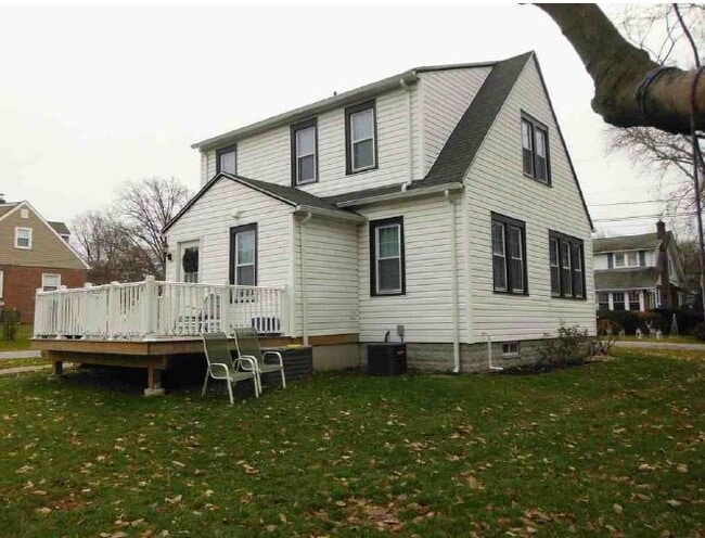 Photo - 5 Woodrow Ave House