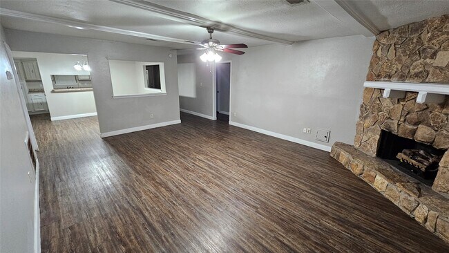 Foto del edificio - 3118 Brookdale Dr