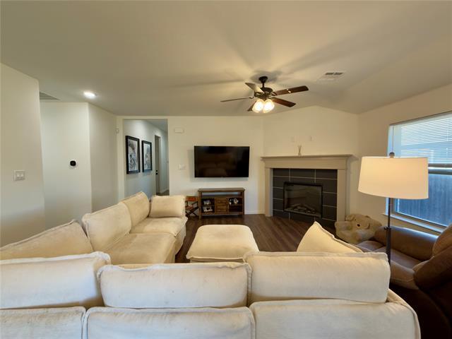 Building Photo - 416 Paloma St