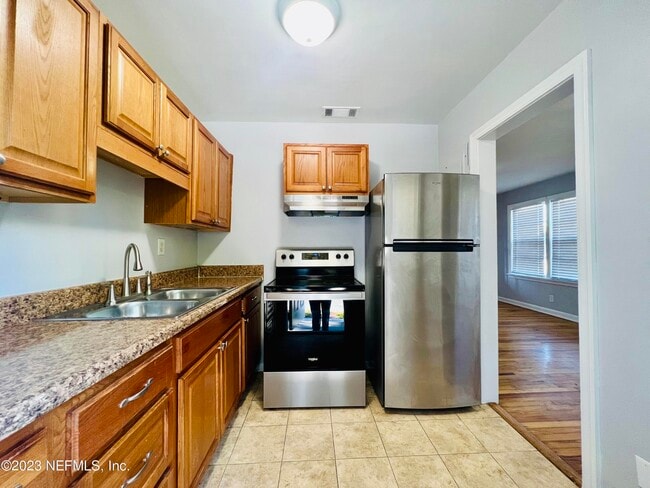 Foto del edificio - 2105 Kingswood Rd