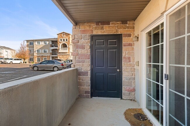 Building Photo - 1922 N Crest Rd