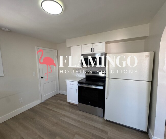 Foto del edificio - Remodeled 2 bedroom with off street parking and garage