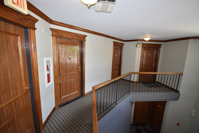 Building Photo - 109 White Oak Ct