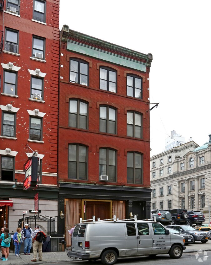 Building Photo - 389 Broome St