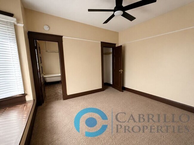 Foto del edificio - 2203 Broadway