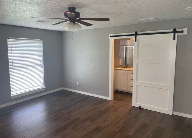 Foto del edificio - 1233 Crossroads Ct