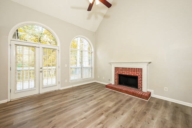 Building Photo - 2092 Wedgewood Dr