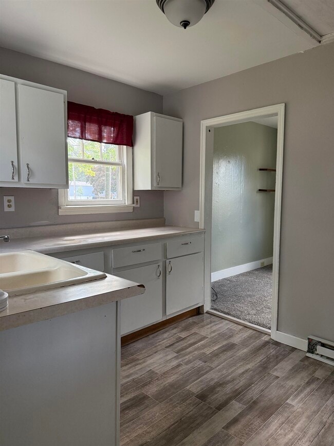 Building Photo - 1304 S 11th St