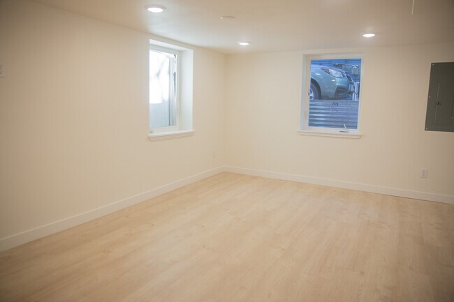 Foto del edificio - 7016 N Atlantic Ave