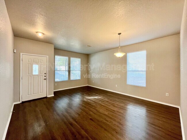 Foto del edificio - 7551 Paraiso Haven