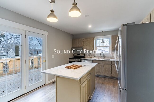 Photo - 2410 Albion St House