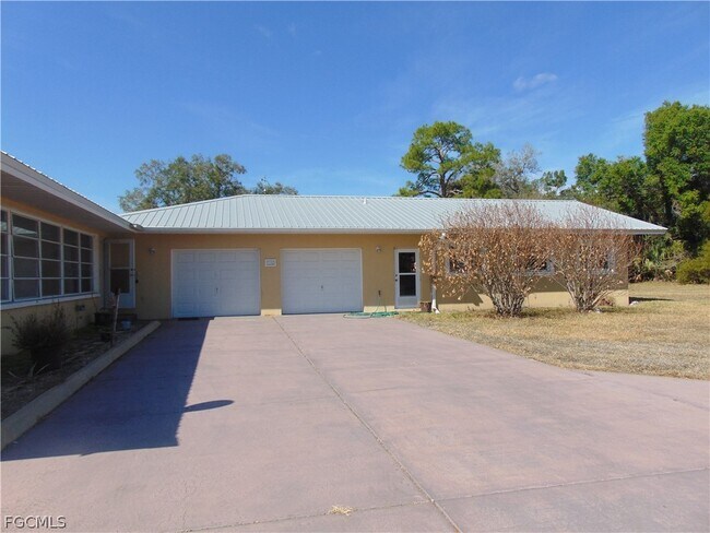 Foto del edificio - 1092 Riverbend Dr