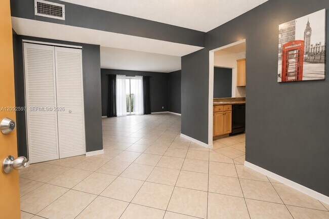 Foto del edificio - 4848 NW 24th Ct