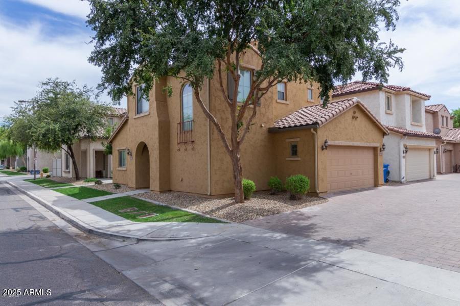 Foto principal - 8419 W Vernon Ave