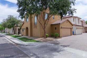 Building Photo - 8419 W Vernon Ave