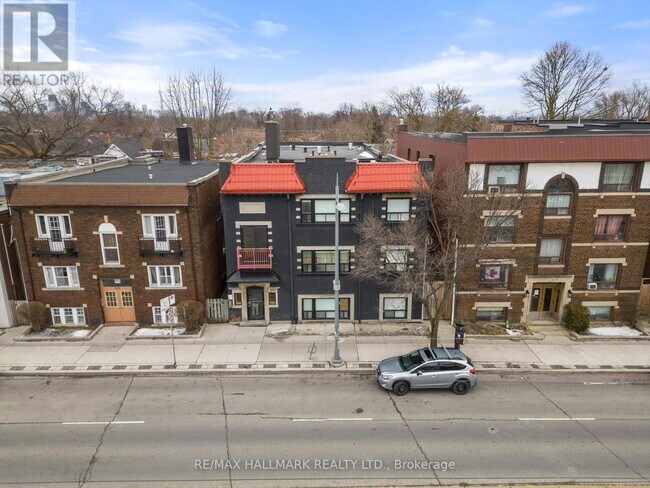 Photo du bâtiment - 595 St Clair Ave W