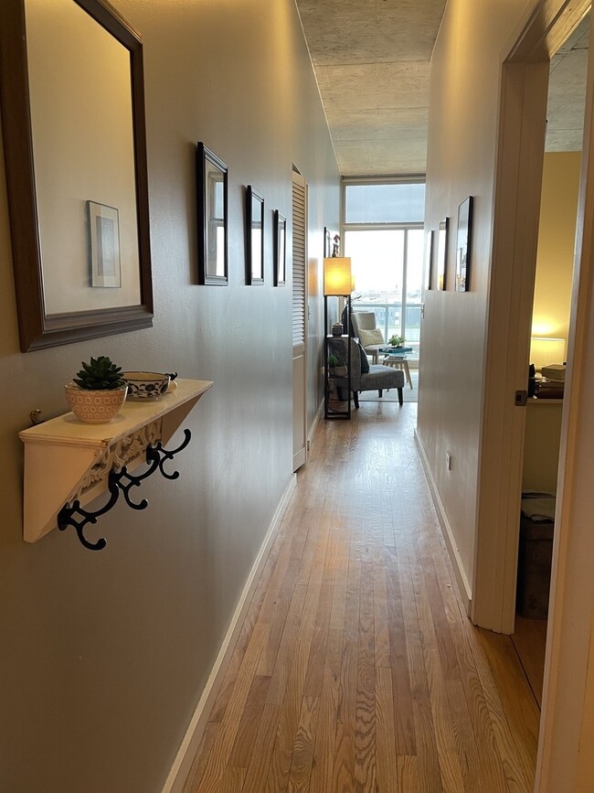 Building Photo - 1620 S Michigan Ave