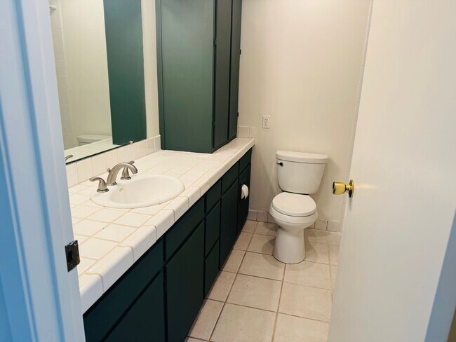 Foto del edificio - 3 bedroom, pet ok, AC!