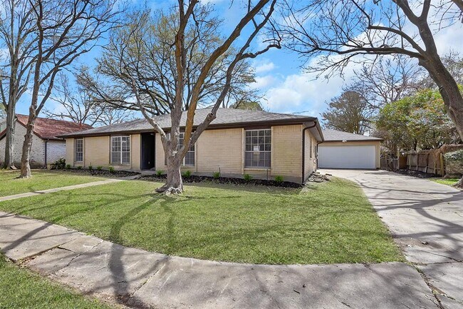 Foto del edificio - 5611 Moss Glenn Ln