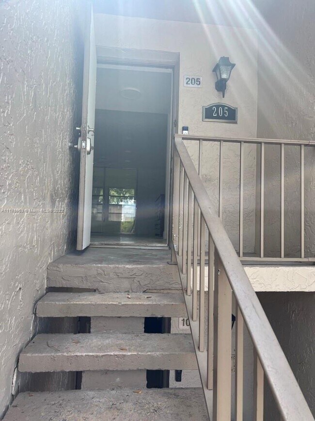 Foto del edificio - 1000 NW 80th Ave